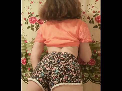 ❤️ Babe żagħżugħa sexy tqaxxir ix-xorts tagħha fuq il-kamera ️❌ Super porn lilna ☑