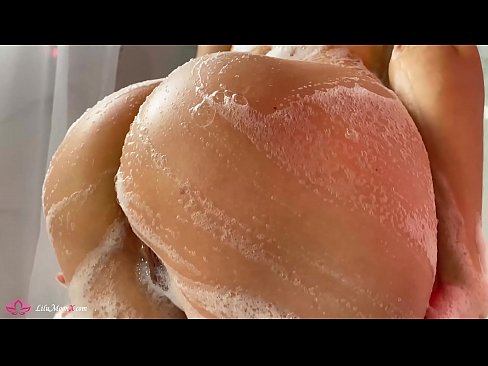 ❤️ Brunette Masturbates Pussy b'vibratur għal orga intens fid-doċċa ️❌ Super porn lilna ☑