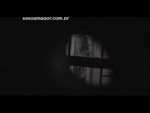 ❤️ Blondie tiġi filmata segretament minn voyeur tal-viċinat moħbi wara briks vojta ️❌ Super porn lilna ☑