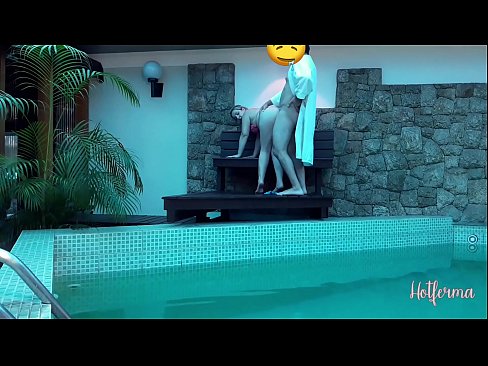 ❤️ Boss jistieden maid għall-pool, iżda ma setgħetx tirreżisti sħun ️❌ Super porn lilna ☑