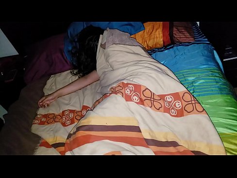 ❤️ Stepson jgħajjar lill-mara żagħżugħa tiegħu waqt li torqod. ️❌ Super porn lilna ☑